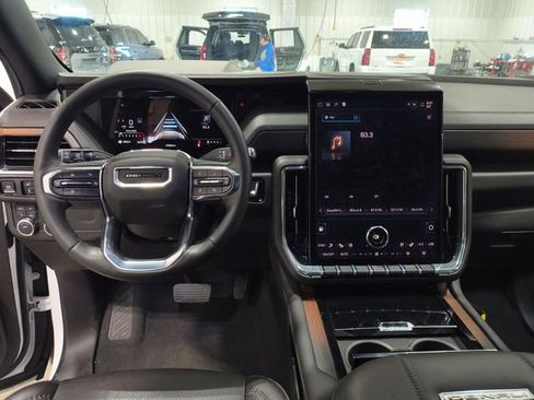 Used 2025 GMC Yukon XL Denali AWD/4WD image 5