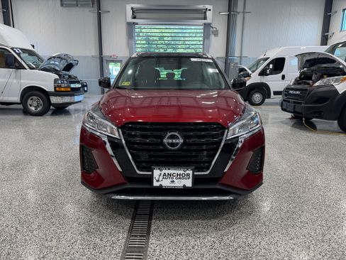 Used 2023 Nissan Kicks SV FWD image 2