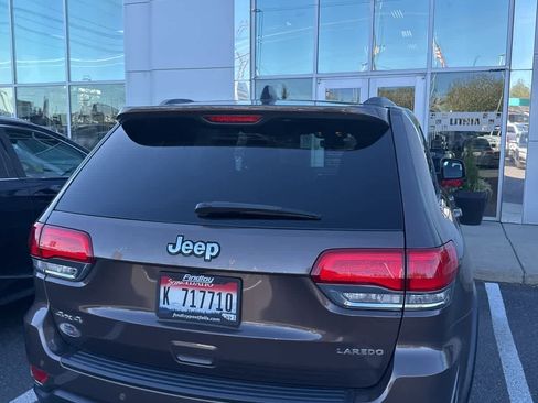 Used 2018 Jeep Grand Cherokee Laredo AWD/4WD image 5