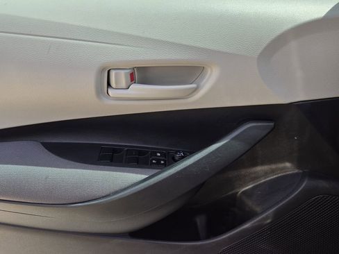 Used 2025 Toyota Corolla LE image 27