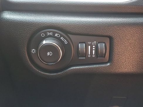 Used 2025 Chrysler Pacifica Select FWD image 23