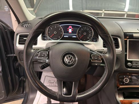Used 2014 Volkswagen Touareg TDI image 16