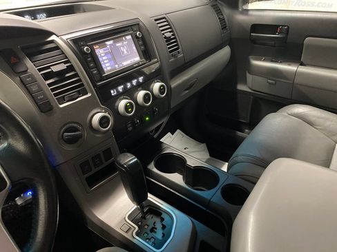 Used 2015 Toyota Sequoia SR5 w/ Premium Package AWD/4WD image 20