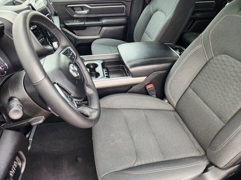 Used 2025 RAM 1500 4x4 Crew Cab image 13