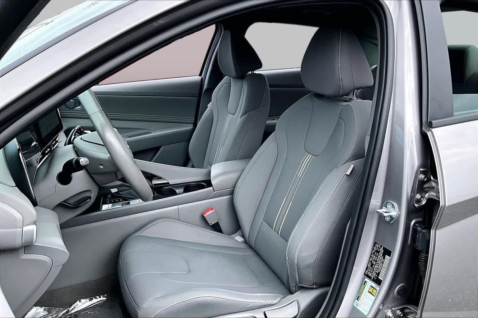Used 2023 Hyundai Elantra SEL w/ Convenience Package FWD image 8