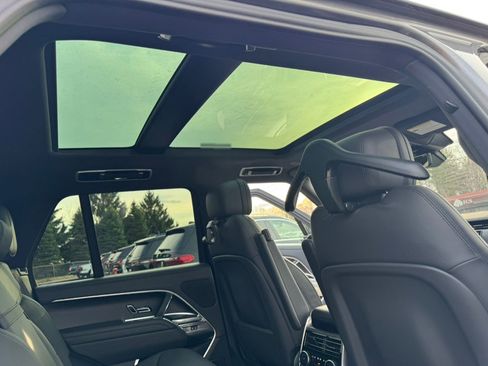 Used 2023 Land Rover Range Rover SE image 26