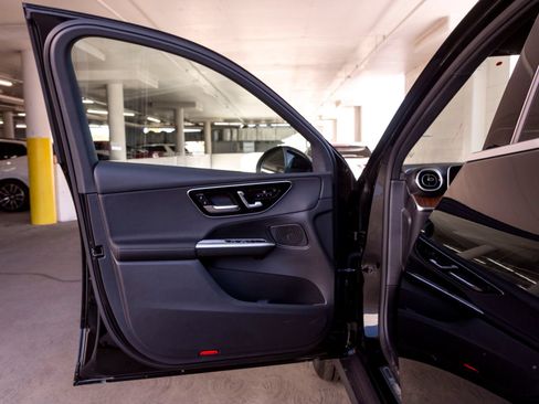 Used 2026 Mercedes-Benz GLC 300 4MATIC image 15