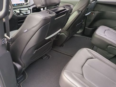 New 2026 Chrysler Pacifica Select FWD image 19