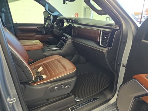 Used 2024 GMC Sierra 2500 Denali Ultimate w/ Max Trailering Package image 11