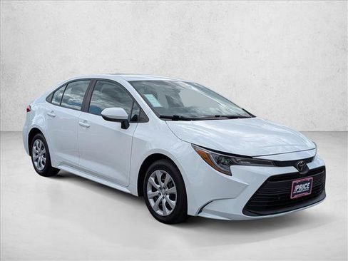 Used 2024 Toyota Corolla LE FWD image 3