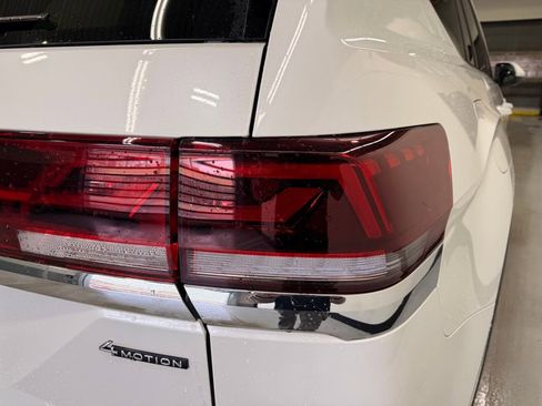 Used 2024 Volkswagen Atlas SEL Premium R-Line image 5