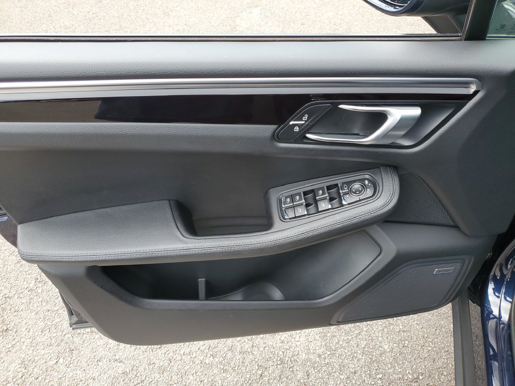 Used 2021 Porsche Macan AWD/4WD image 16