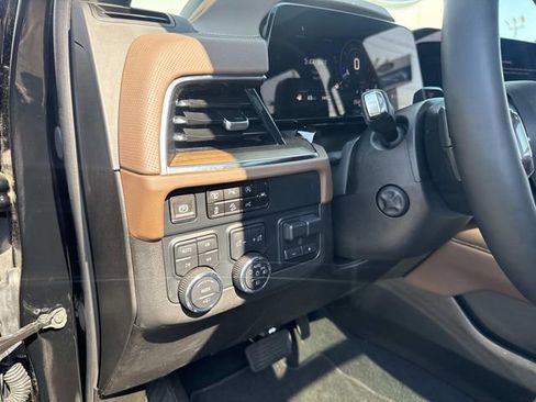 Used 2025 Chevrolet Suburban High Country AWD/4WD image 30