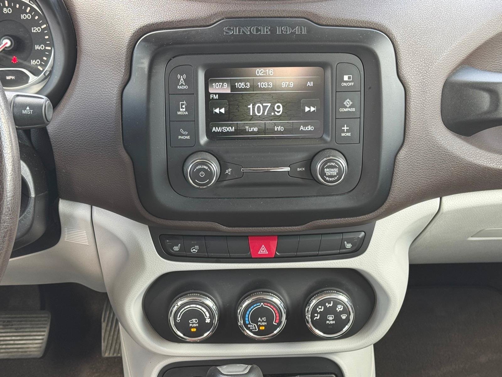 Used 2015 Jeep Renegade Latitude AWD/4WD image 9