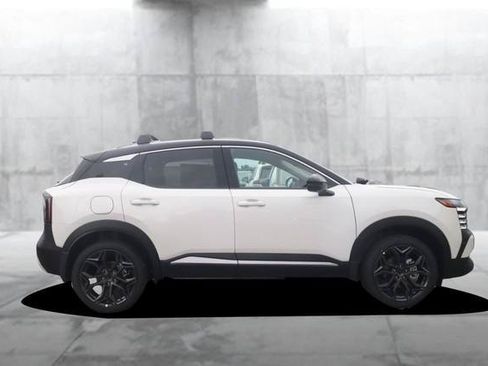 New 2026 Nissan Kicks SR AWD/4WD image 5