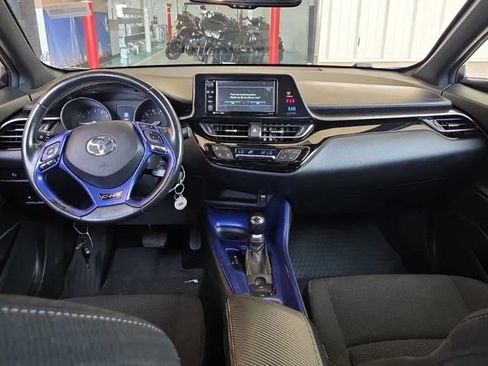 Used 2018 Toyota C-HR XLE FWD image 11