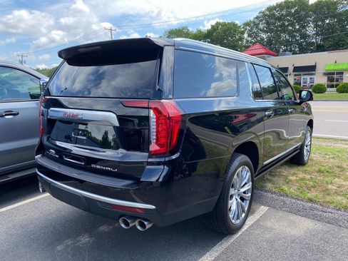 Used 2024 GMC Yukon XL Denali w/ Denali Reserve Package image 5
