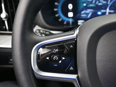 Used 2025 Volvo XC60 B5 Plus AWD/4WD image 11