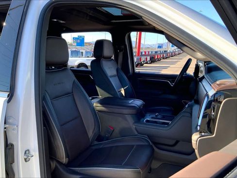 Used 2024 GMC Sierra 2500 Denali w/ Denali Reserve Package image 8