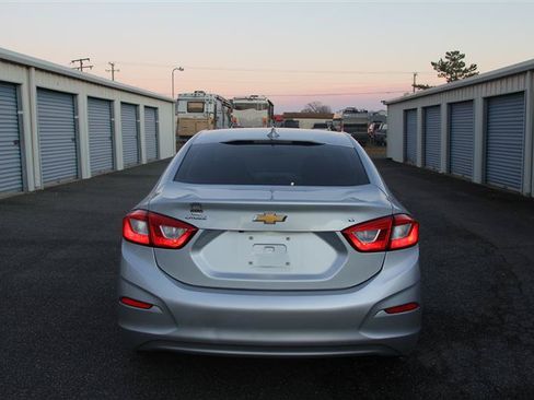 Used 2018 Chevrolet Cruze LT FWD image 6