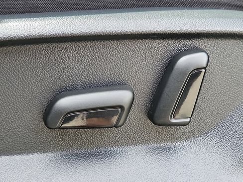 Used 2021 Volkswagen Tiguan SEL w/ 3rd Row Seat Package image 28