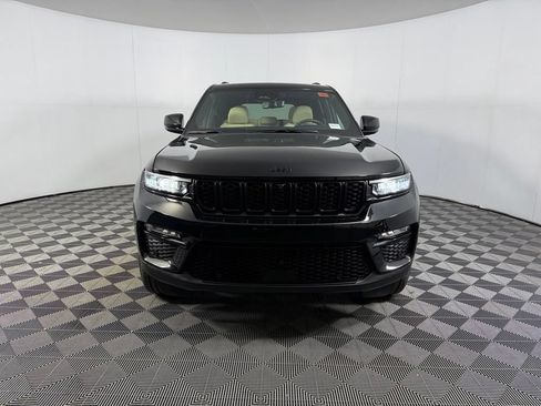 Certified 2025 Jeep Grand Cherokee Limited w/ Luxury Tech Group II AWD/4WD image 4