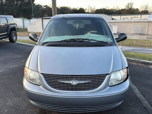 Used 2003 Chrysler Town & Country image 2