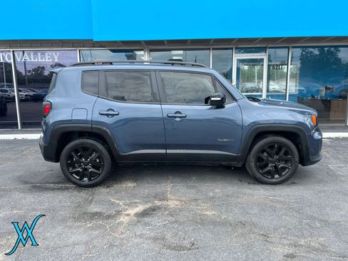 Used 2023 Jeep Renegade Altitude AWD/4WD image 8