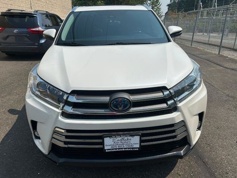 Used 2019 Toyota Highlander Limited AWD/4WD image 2