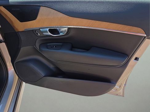 Certified 2023 Volvo XC90 T8 Plus w/ Protection Package Premier image 17