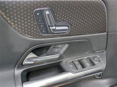 Used 2025 Mercedes-Benz GLA 250 image 16