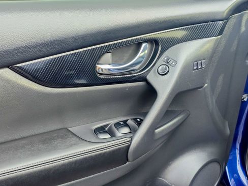 Used 2018 Nissan Rogue SL w/ Premium Package image 18