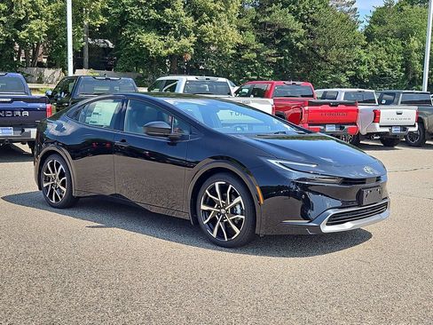 New 2027 Toyota Prius Plug-In Hybrid FWD image 2