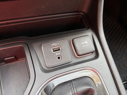 Used 2020 Jeep Cherokee Latitude Plus FWD image 21
