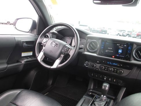 Used 2019 Toyota Tacoma TRD Off-Road AWD/4WD image 27