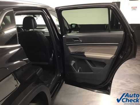 Used 2021 Volkswagen Atlas Cross Sport SE image 36