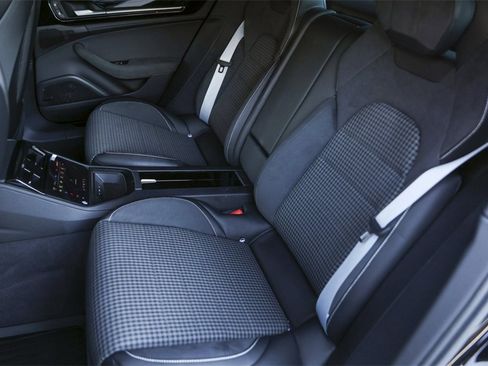 Certified 2025 Porsche Panamera GTS image 31