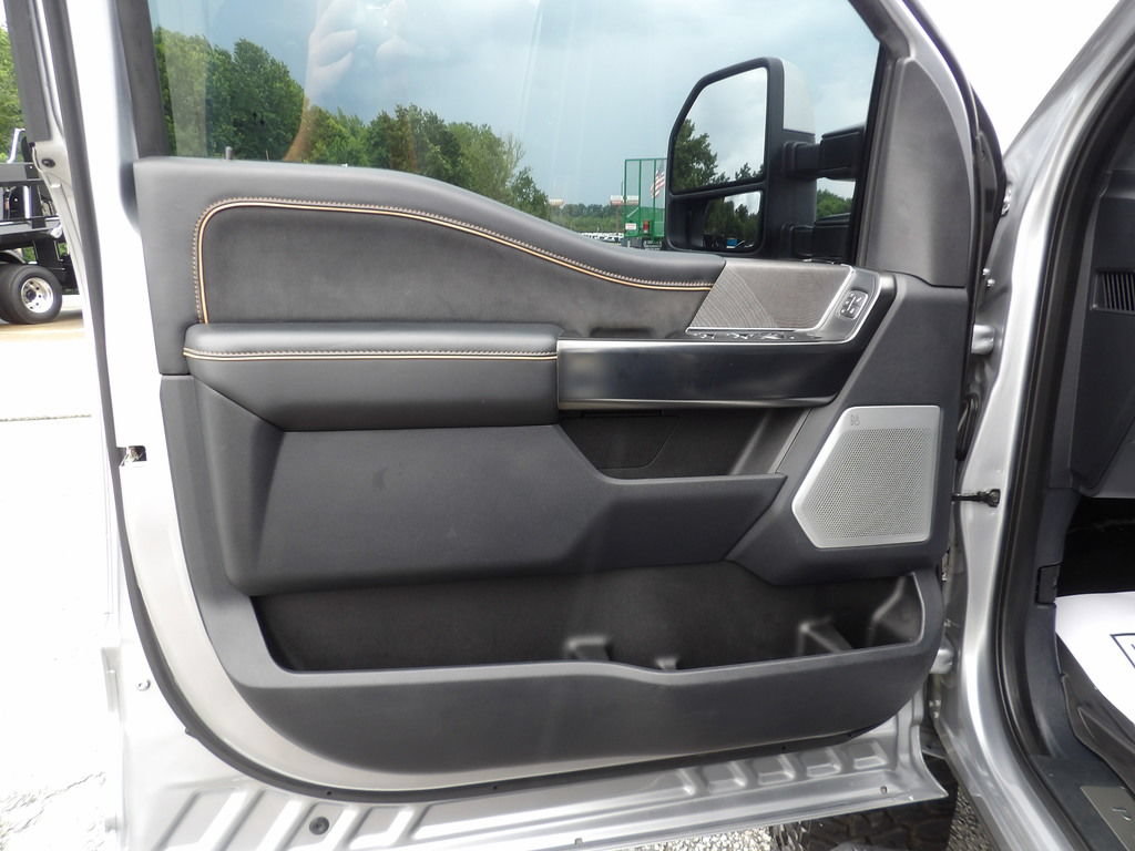 Used 2023 Ford F250 Platinum w/ Tremor Off-Road Package AWD/4WD image 13