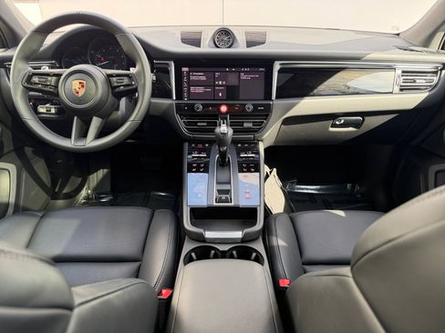 Certified 2025 Porsche Macan AWD/4WD image 20