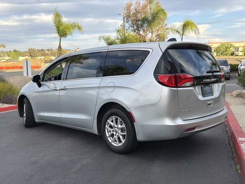 Used 2022 Chrysler Voyager LX FWD image 11
