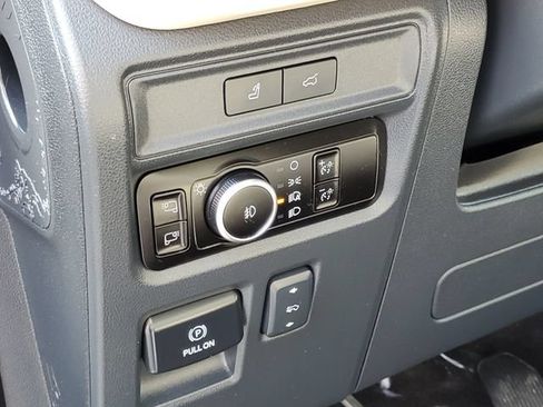 Used 2023 Ford Expedition Max Platinum AWD/4WD image 13