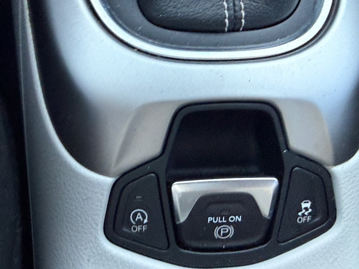 Used 2019 Jeep Compass Latitude FWD image 34