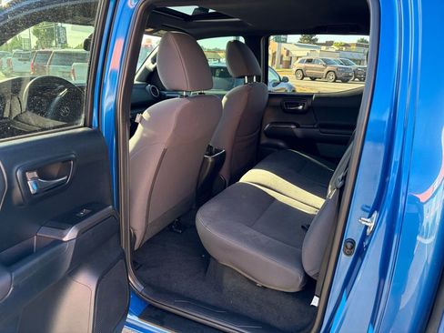 Used 2016 Toyota Tacoma TRD Off-Road w/ Premium & Technology Package AWD/4WD image 5