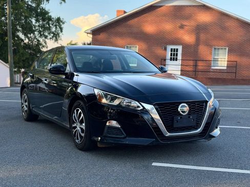 Used 2020 Nissan Altima 2.5 S FWD image 8