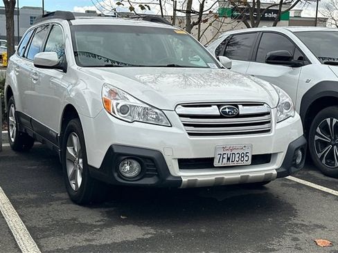 Used 2014 Subaru Outback 3.6R Limited w/ Moonroof Package image 2