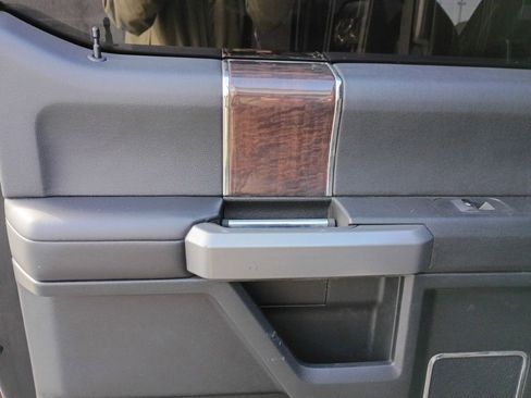 Used 2017 Ford F250 Platinum w/ FX4 Off-Road Package image 38