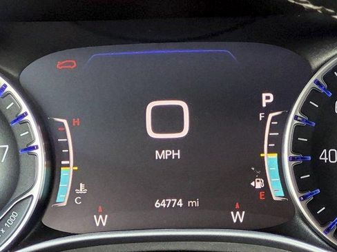 Used 2023 Chrysler Pacifica Touring-L FWD image 12