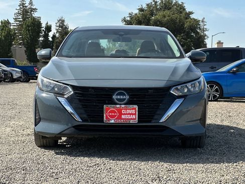 Used 2025 Nissan Sentra SV w/ SV Premium Package FWD image 11