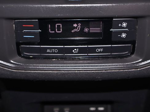 Used 2022 Volkswagen Atlas SEL R-Line AWD/4WD image 17