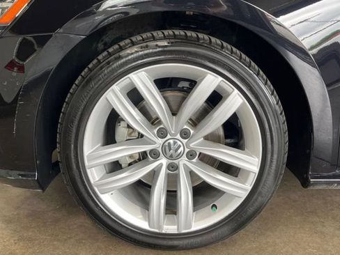 Used 2018 Volkswagen Passat 2.0T SE FWD image 26